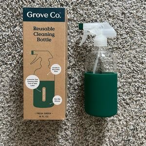 BRAND NEW reusable cleaning spray bottle